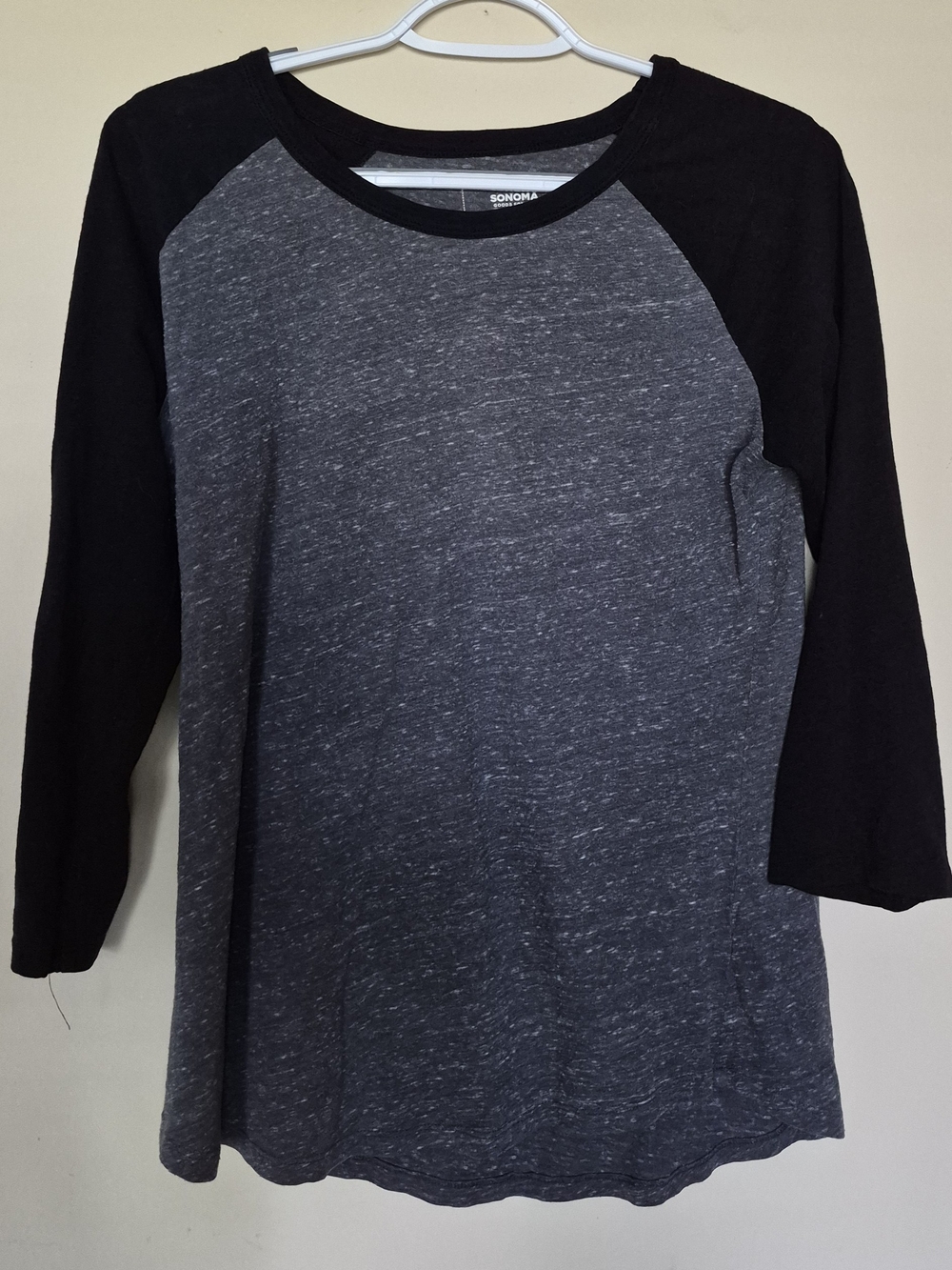 Sonoma Two-Tone Raglan Tee in Heather Gray and Black Size Small